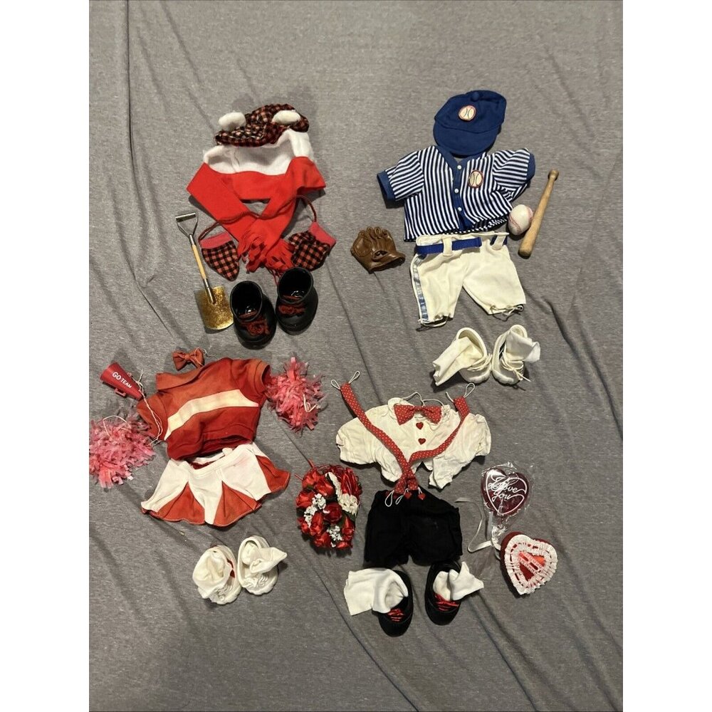 Vintage TENDER HEART TREASURES Teddy Bear Clothes lot baseball, cheer, winter